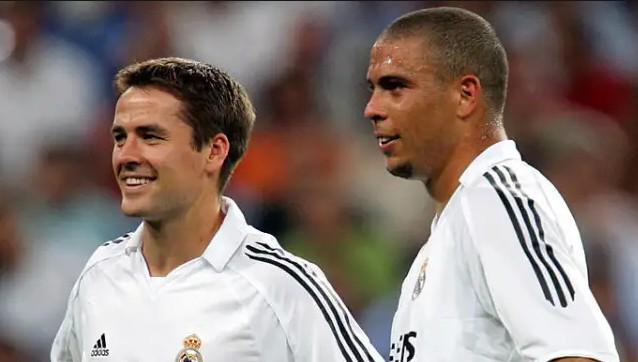 中的年轻左 中的年轻左